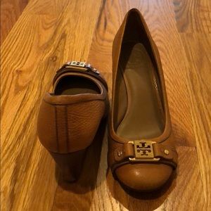 Tory Burch camel leather wedges and gold logo